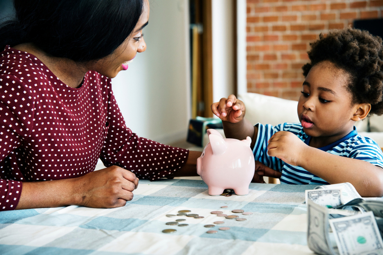 mother teaching her child about money